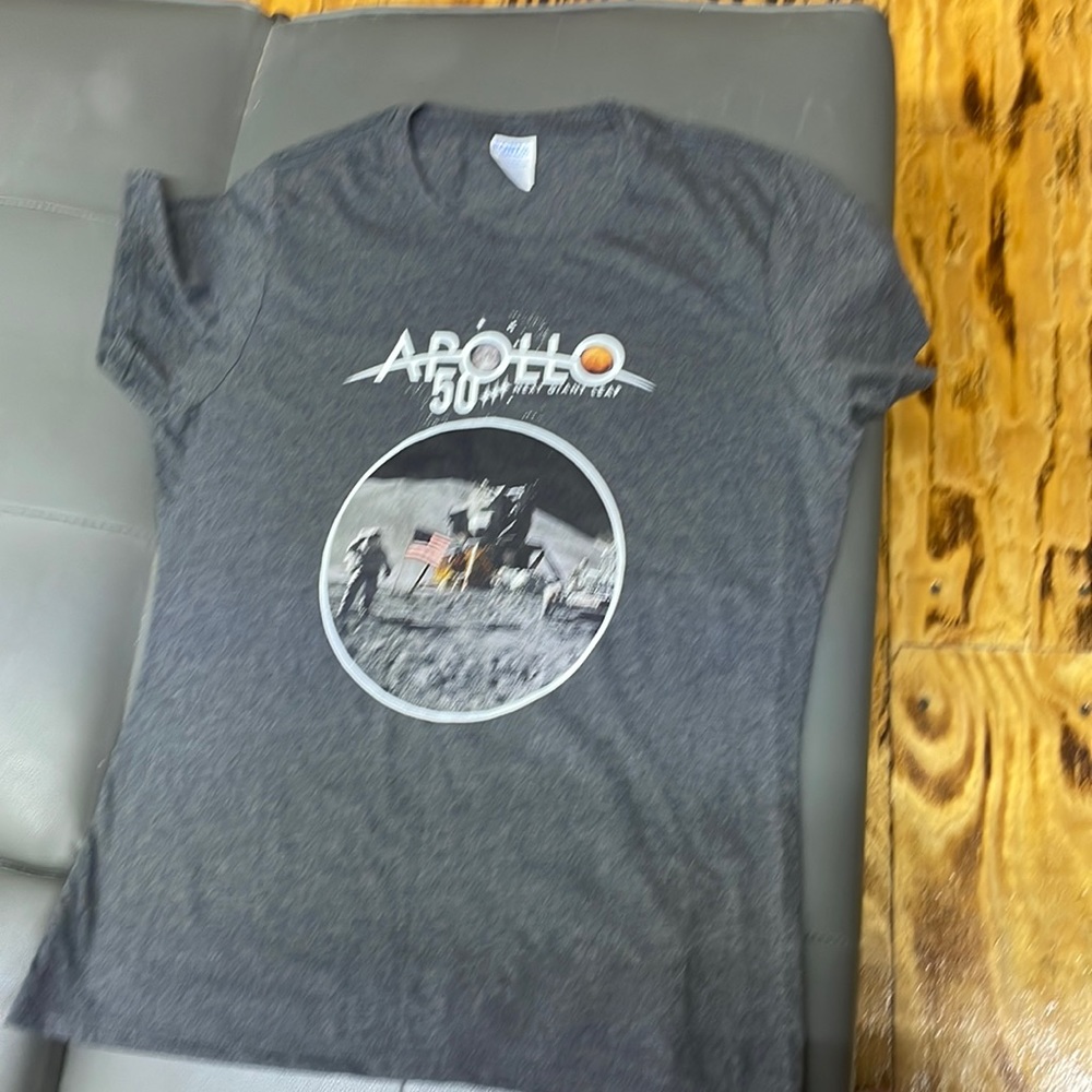 Gray Port and Company Apollo’s 50 th Anniversary women’s Large new T-shirt